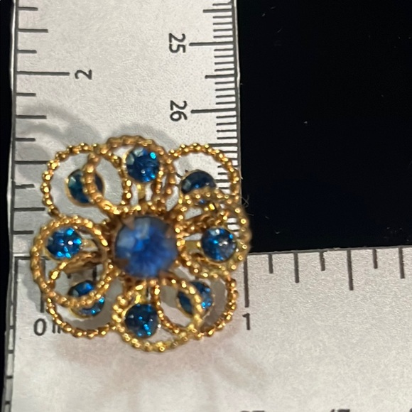 Elegant Gold and Blue Gem Brooch - Picture 3 of 4